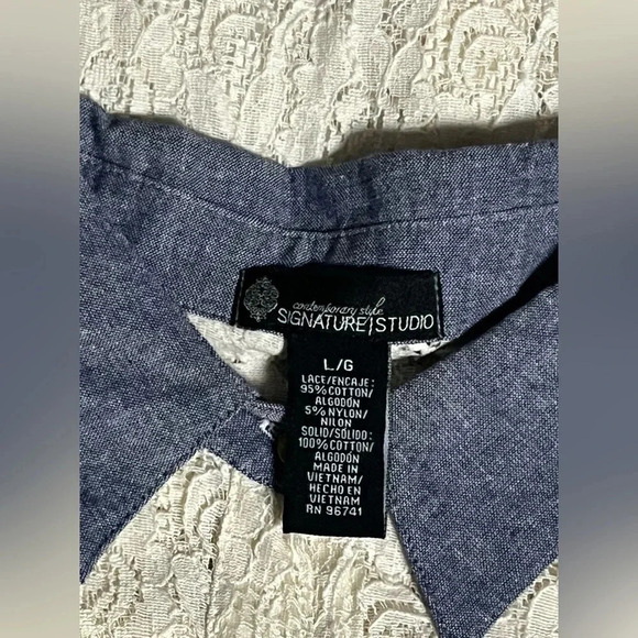 Signature Studio Lace Button-Up Top - Picture 6 of 7